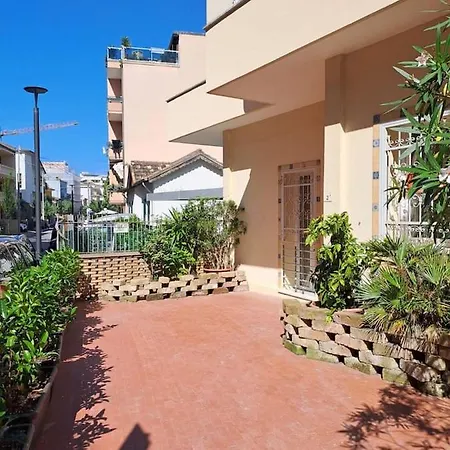 Casa Al Mare Con Parcheggio Coperto Privato Διαμέρισμα Κατόλικα